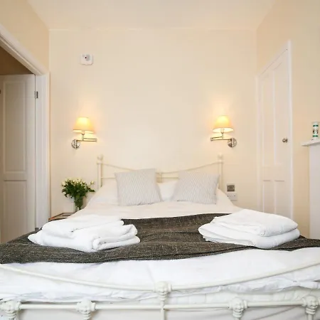 Esk House *