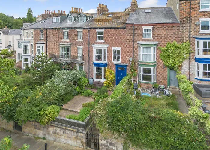 4 Bed In Oc-w414 * Whitby